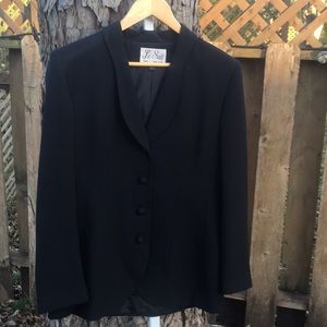 Le Suit classic black skirt suit size 6